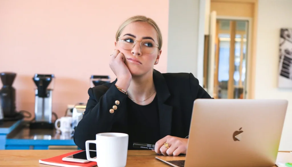 Estratégias para combater a discriminação de gênero no ambiente de trabalho 